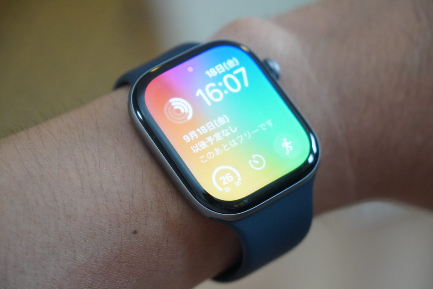 Apple Watch Series 12の46mmスペースグレイアルミニウムを腕に着けた状態