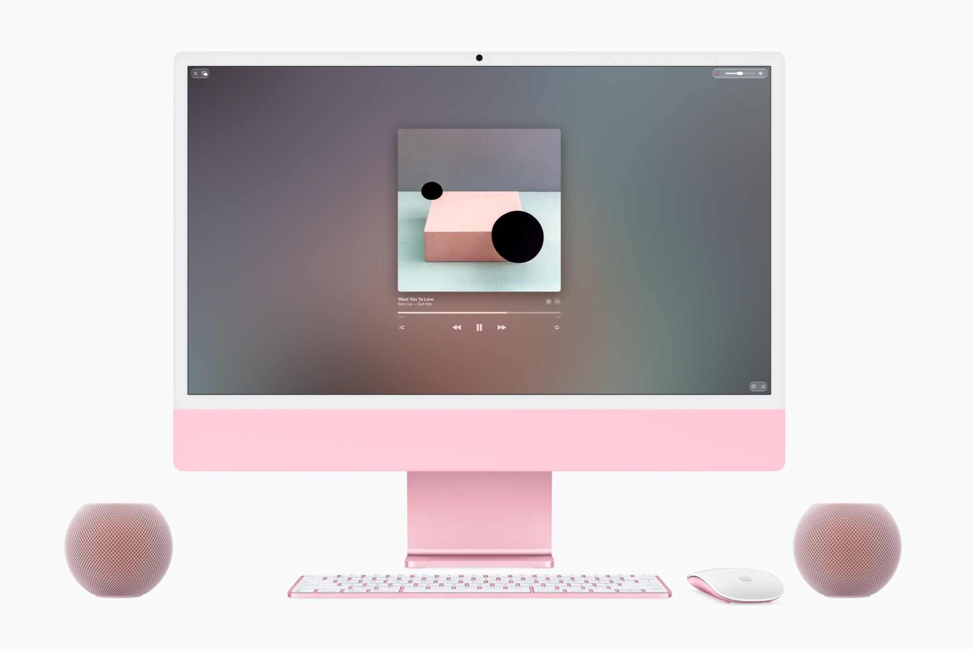 ピンクのiMacの左右にピンクのHomePod mini 2を置き、Macのスピーカーとして使っている様子