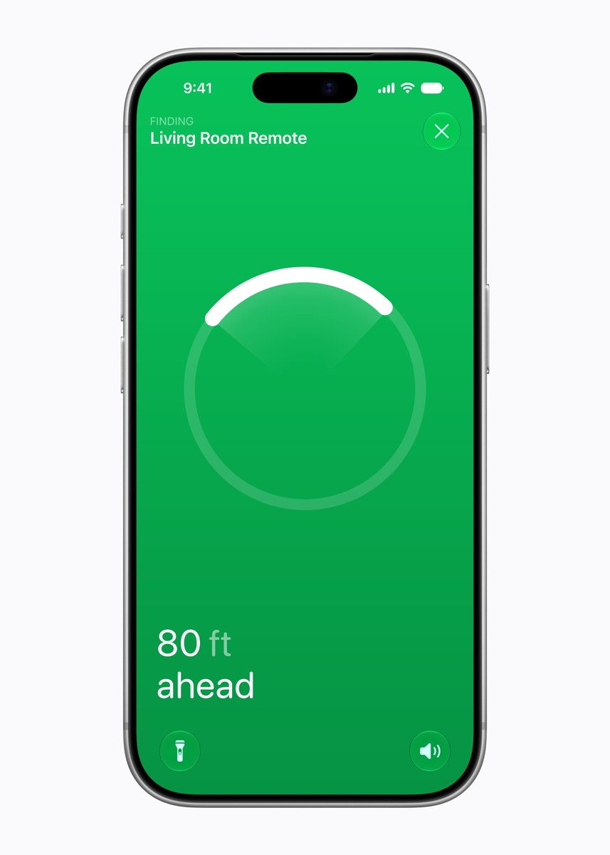 iPhoneの「探す」アプリでSiri Remoteの方向と距離を表示している「正確な場所を見つける」の画面