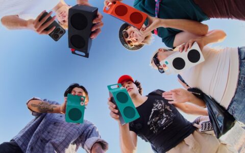 Nothing初のスピーカーCMF Speaker S/Mが10月12日発売｜9,800円と17,800円 IP68で18時間再生 2台でステレオ