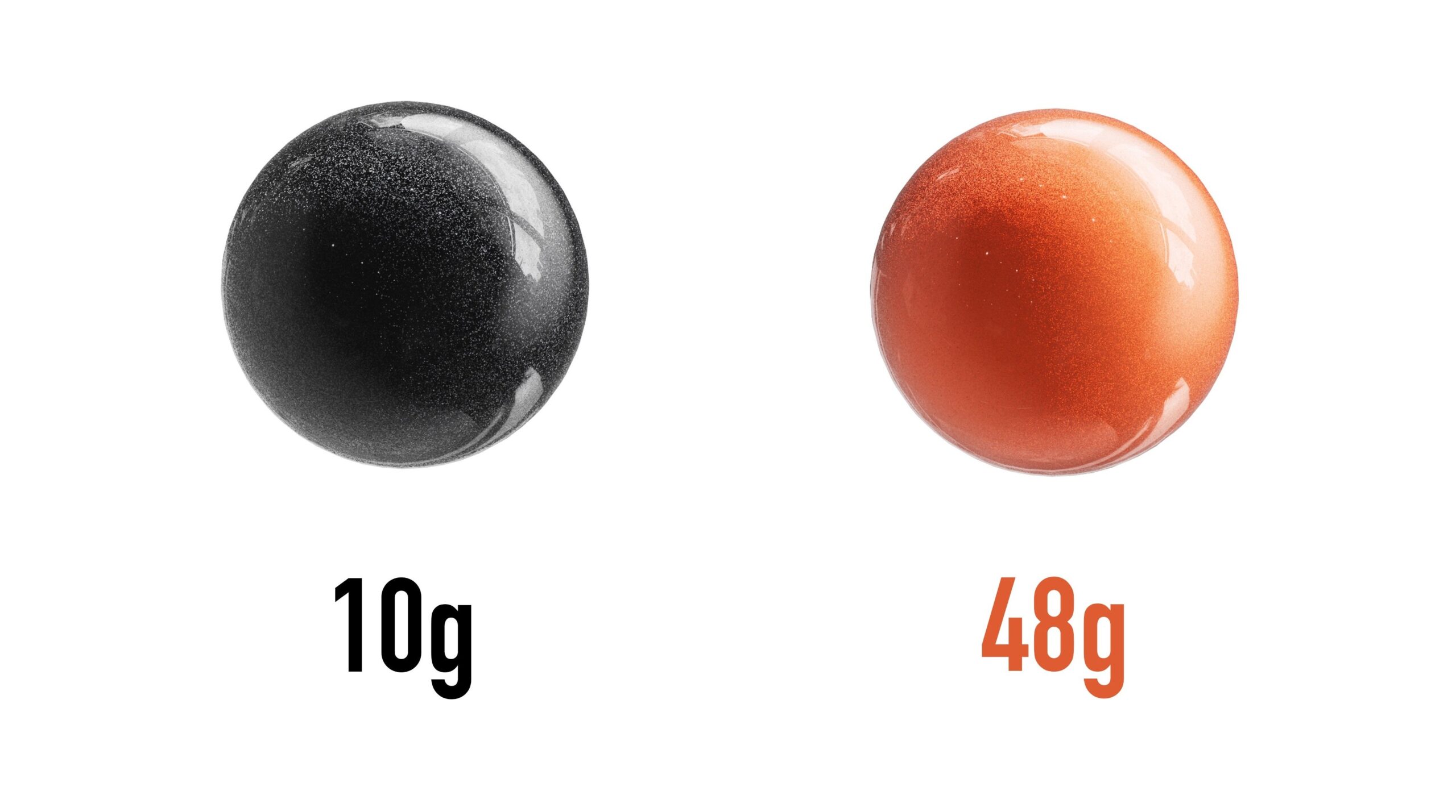 黒い10gのボールとオレンジの48gのヘビーボールを並べた比較画像