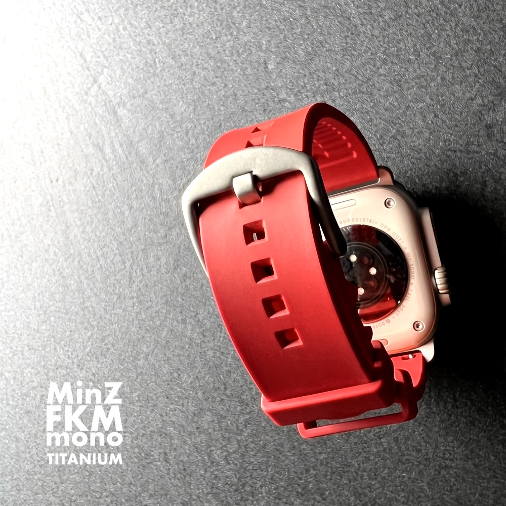 MinZ FKM mono TITANIUMのレッドをApple Watchに付けて輪にした状態。手首に沿うようにカーブしたバンドの形が分かる