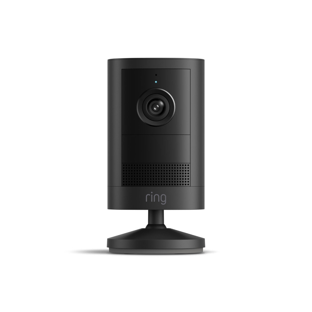 スタンドに立てた黒いRing Outdoor Cam 2K Plusを正面から写した製品画像。