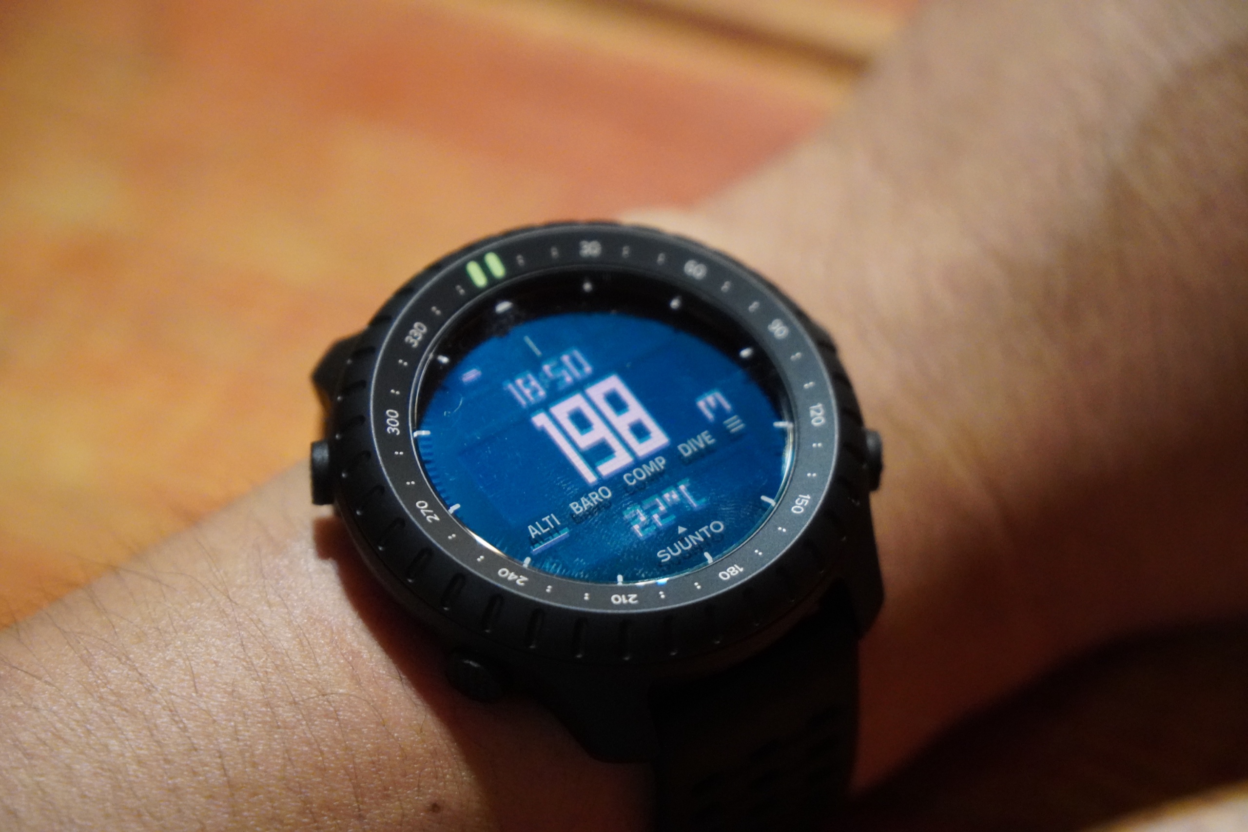 18時50分のSuunto Core 2の高度画面。198mと表示されている